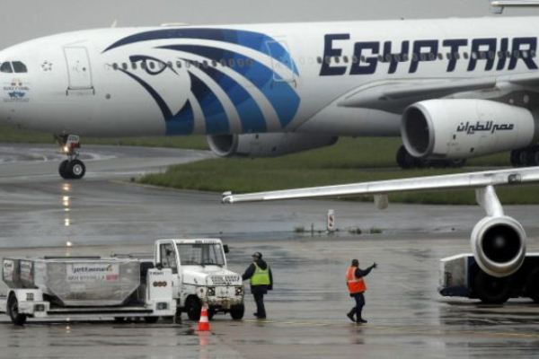 دايلي تلغراف: سيناريوهات ملابسات حادث الطائرة المصرية