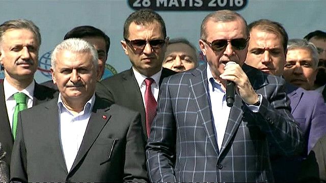 أردوغان يفتتح مطار ديار بكر الدولي ويتعهد بمواصلة العمليات العسكرية