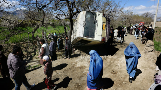 أفغانستان: طالبان يقتلون 13 راكبا في حافلة ويأخذون رهائن