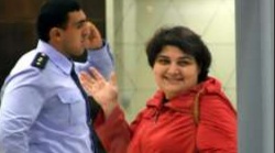 أذربيجان تفرج عن الصحفية المعارضة خديجة اسماعيلوفا