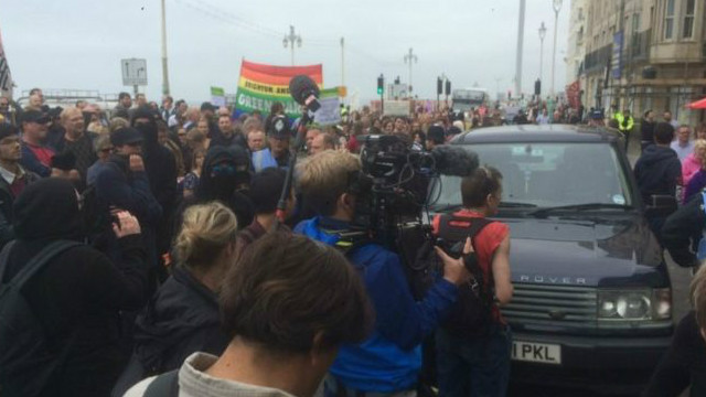 بريطانيا: اعتقال 12 شاركوا بمسيرة معادية للمهاجرين