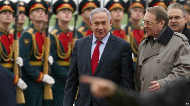 التايمز: إسرائيل تسعى للتحالف مع بوتين لكبح جماح حزب الله