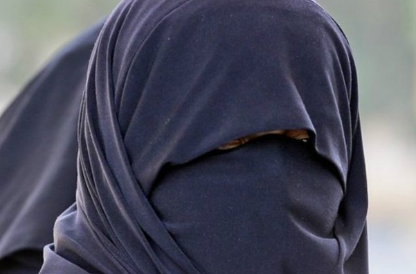وزير الداخلية الألماني يعتزم منع ارتداء البرقع ضمن سلسلة إجراءات أمنية