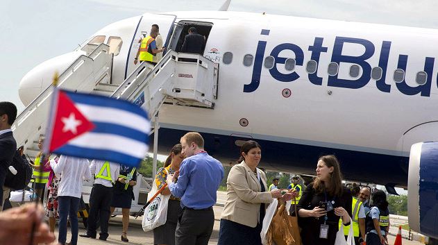أول طائرة ركاب أمريكية تهبط في كوبا منذ نصف قرن