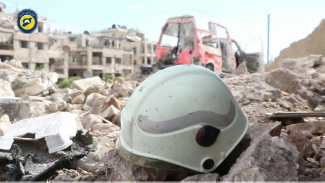 غارات على مراكز الدفاع المدني في حلب