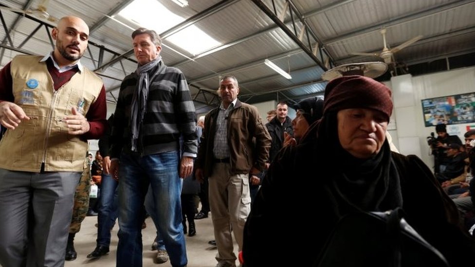 انفجار سيارة مفخخة في مخيم للاجئين على الحدود الأردنية السورية