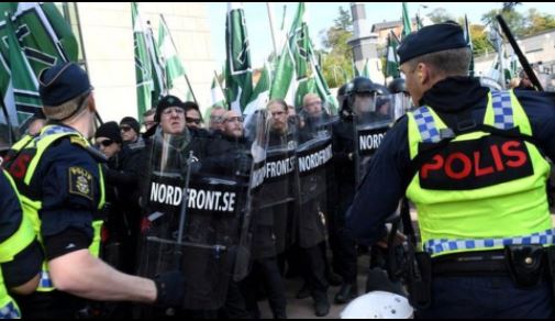 اشتباكات بين الشرطة والنازيين الجدد في السويد