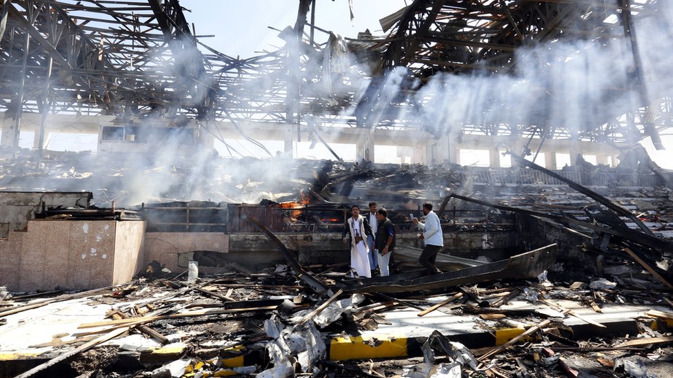 التحالف بقيادة السعودية قصف مواقع للحوثيين في أعقاب إطلاق الصاروخ على الرياض