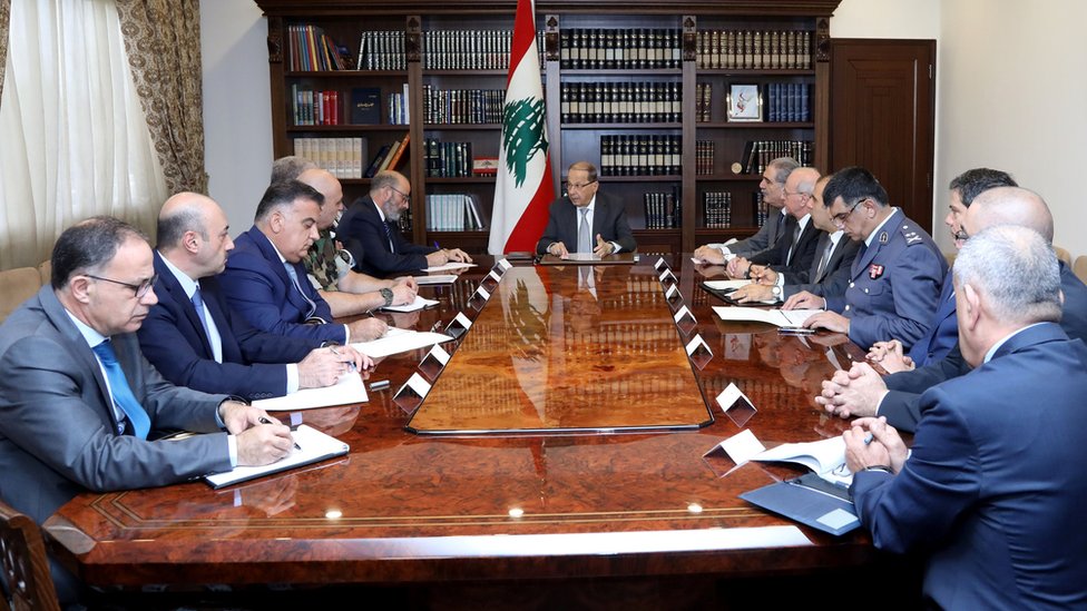 الرئيس اللبناني ميشال عون يدعو إلى الحفاظ على الاستقرار بعد استقالة الحريري
