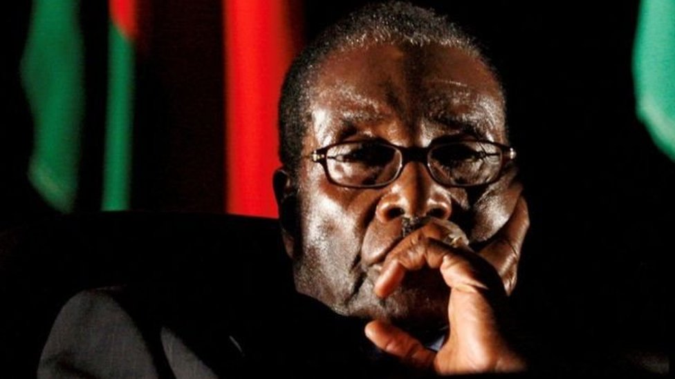 أكد رئيس البرلمان في زيمبابوي، جاكوب موديندا، إن الرئيس روبرت موغابي تقدم باستقالته في رسالة مكتوبة أرسلت إلى البرلمان.