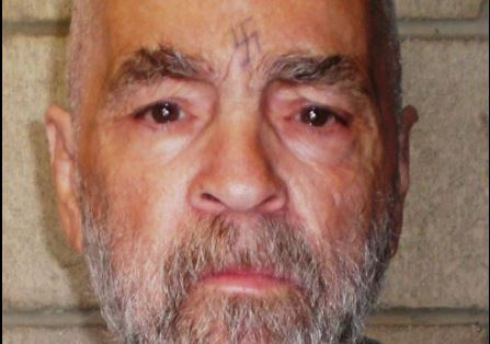 وفاة أشهر سفاح أمريكي في سجن قضى به 40 عاما