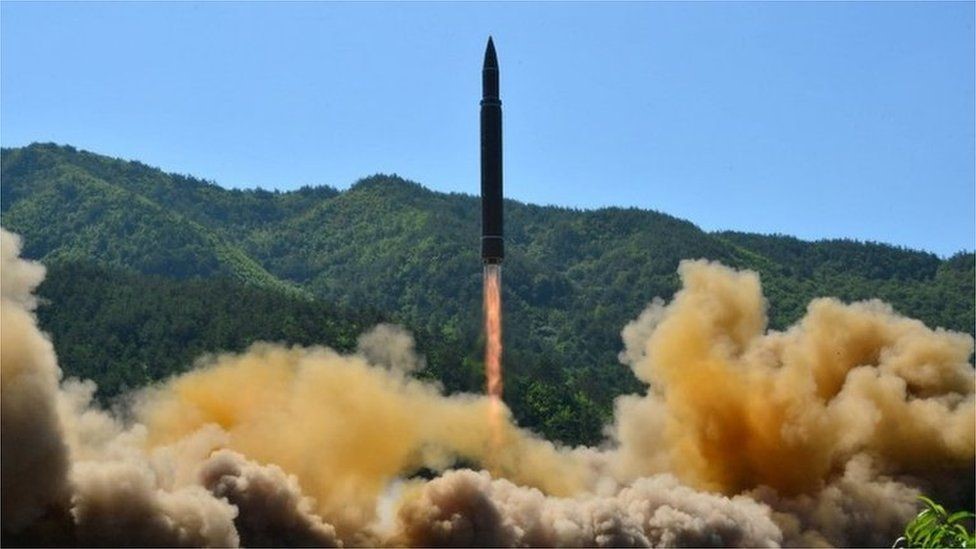كوريا الشمالية أطلقت صواريخ عدة من بينها هذا الصاروخ في يوليو/تموز