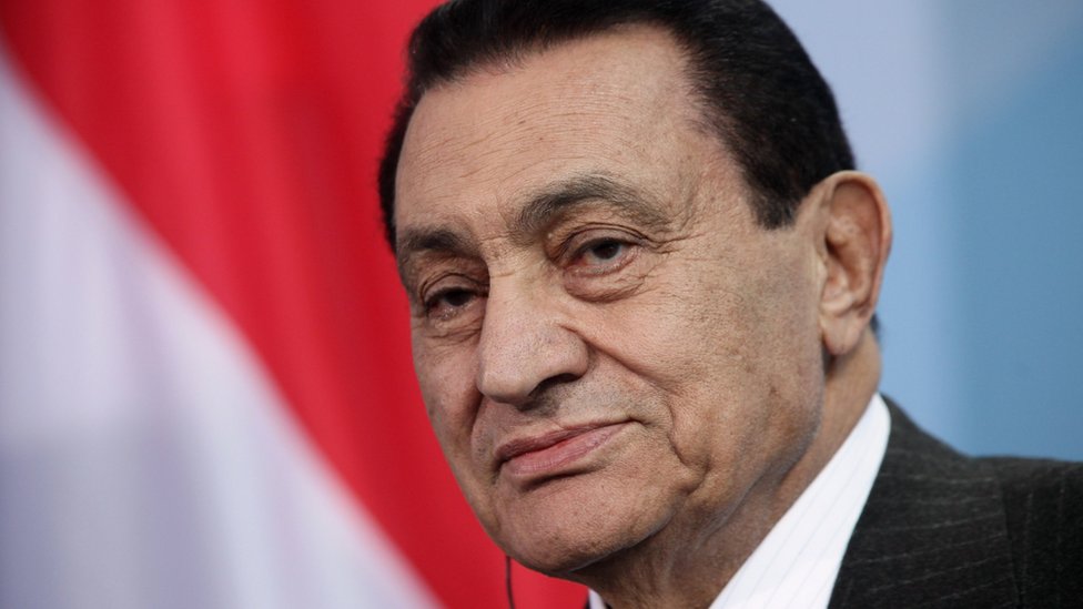 مبارك يقول إنه ملتزم بمبدأ عدم التفريط في أرض مصر
