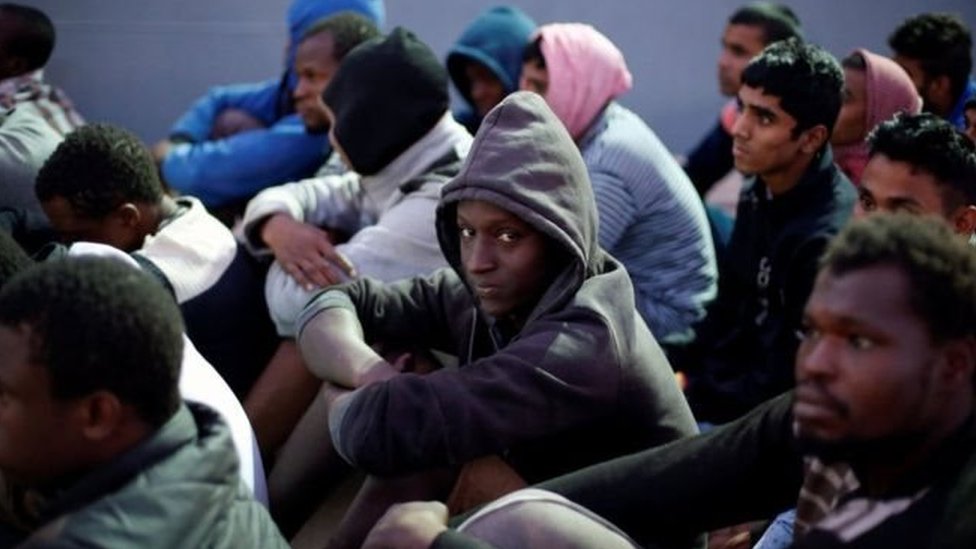 عملية إجلاء طارئة لمهاجرين أفارقة يواجهون انتهاكات ليبيا