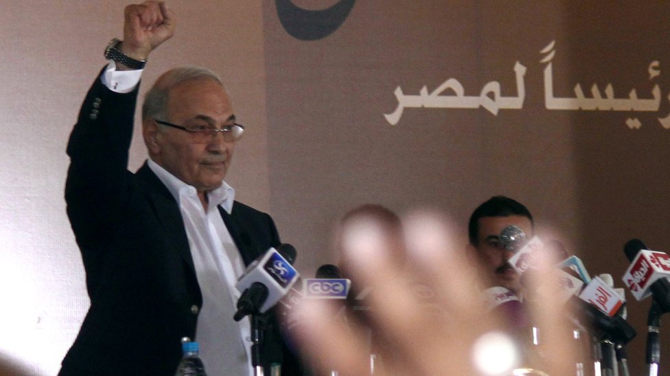 مصر: محامية شفيق تطالب بمقابلة موكلها وأسرته 