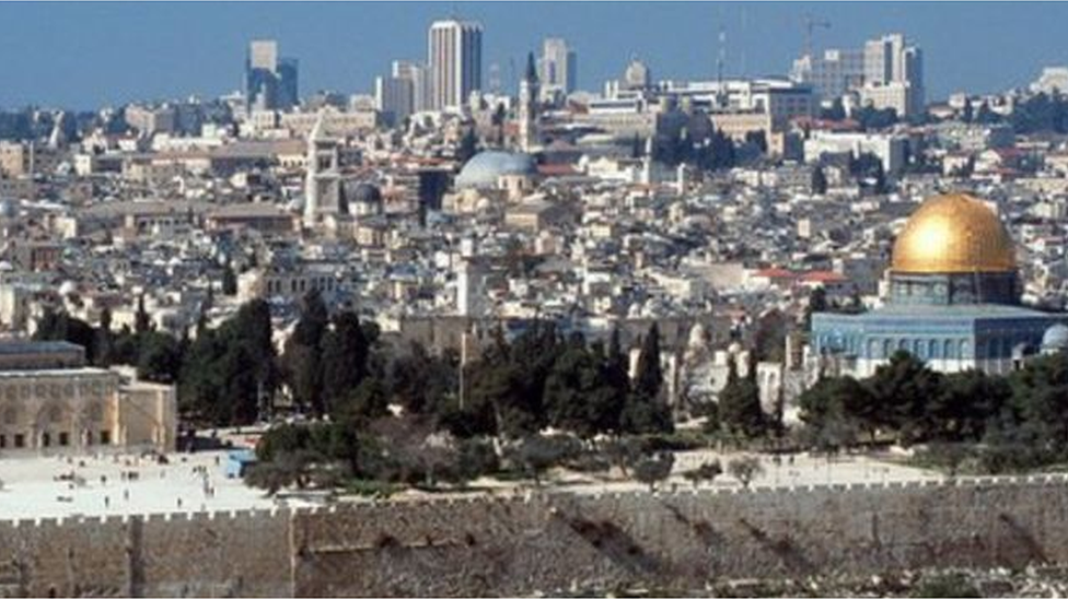 ما أهمية مدينة القدس لدى أتباع الديانات الثلاثة؟