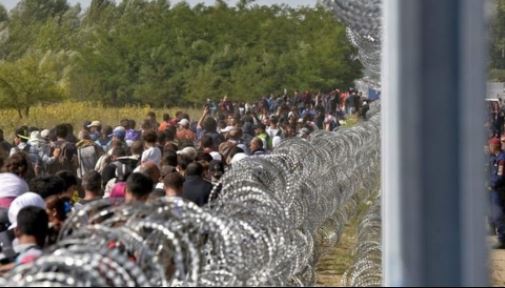 الاتحاد الأوروبي يقاضي بولندا والمجر والتشيك لرفض استقبال لاجئين