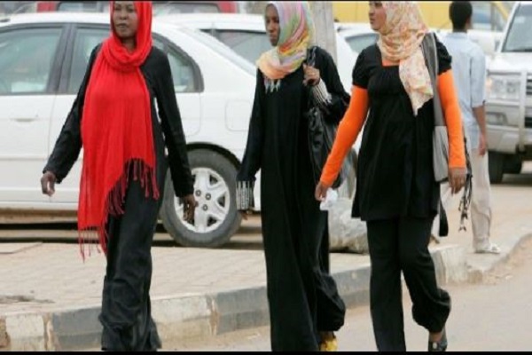 تبرئة 24 امرأة سودانية من تهمة ارتداء 