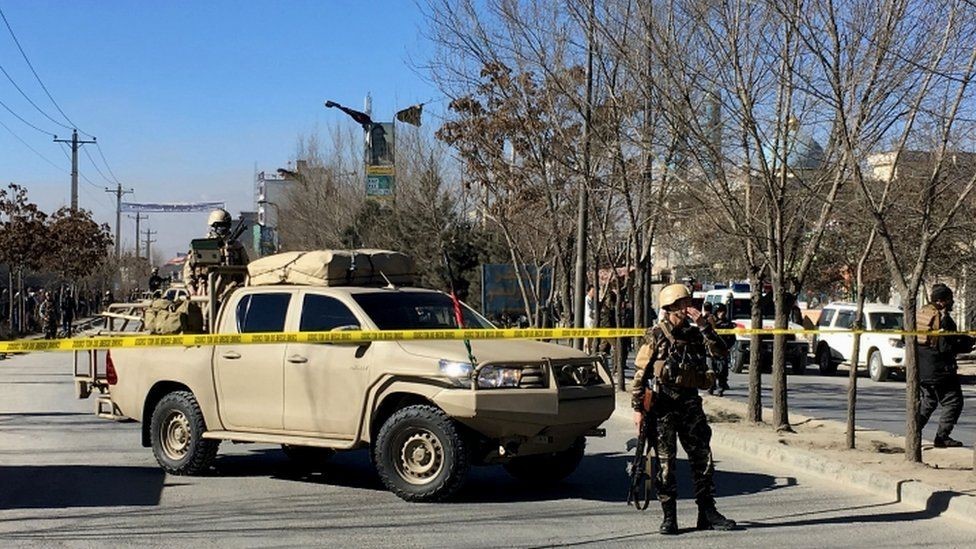 مقتل عشرات في هجوم انتحاري استهدف مركزا للشيعة في كابول