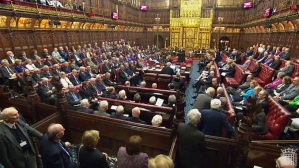البرلمان البريطاني يصدق على مشروع قانون يسمح للحكومة ببدء إجراءات الخروج من الإتحاد الأوروبي