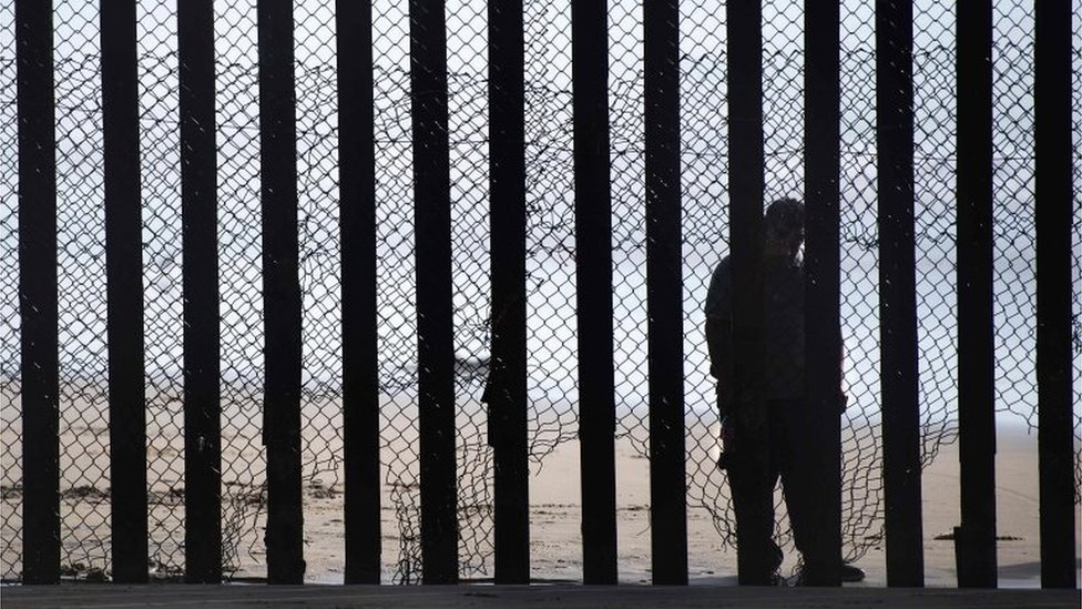مشروع تمويل جدار ترامب الحدودي مع المكسيك يواجه ضغوطا