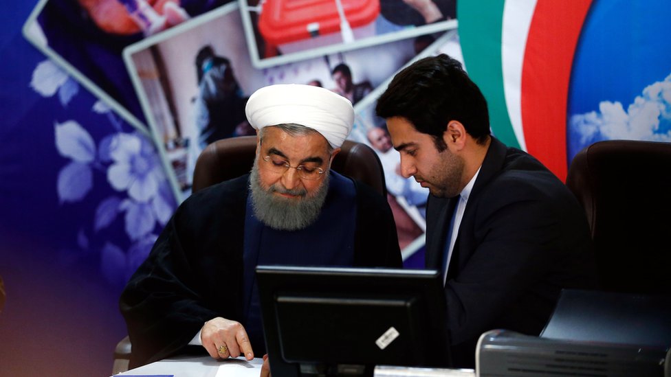 الانتخابات الإيرانية: الرئيس روحاني يقدم أوراق ترشحه