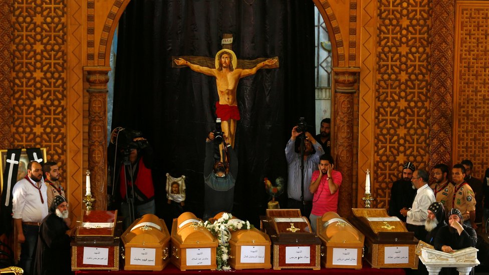 إقرار حالة الطوارئ في مصر والدفع بتعزيزات أمنية بعد تفجير الكنيستين