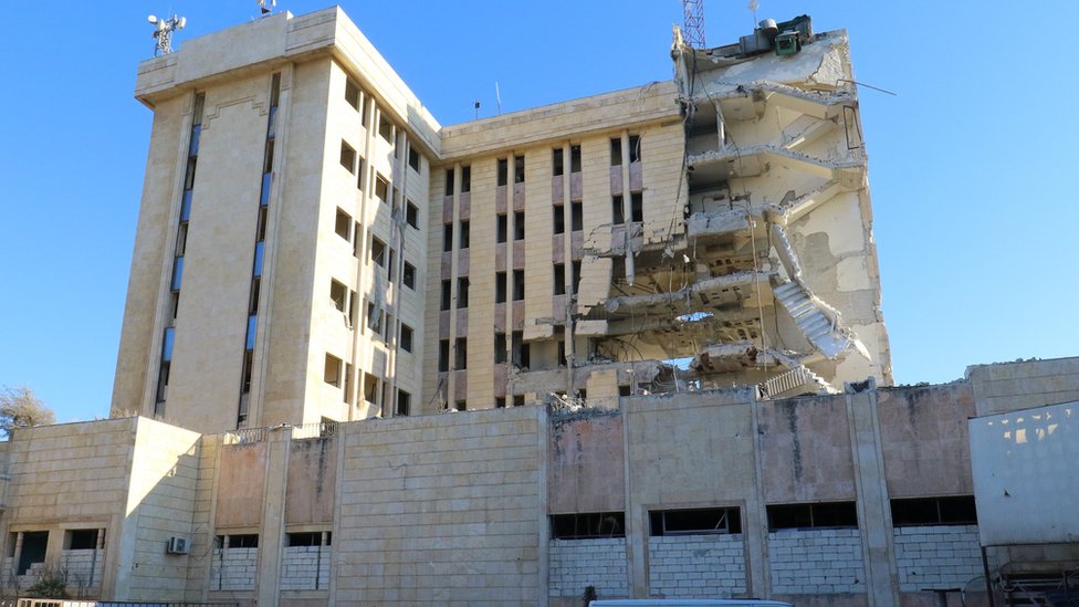 أرشيف-أحد مستشفيات الهلال الأحمر في إدلب بعد استهدافها قبل شهرين