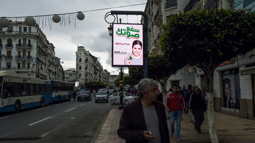 الجزائريون يشرعون في التصويت لانتخاب برلمان جديد