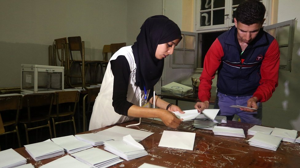 فرز الأصوات في الانتخابات التشريعية الجزائرية