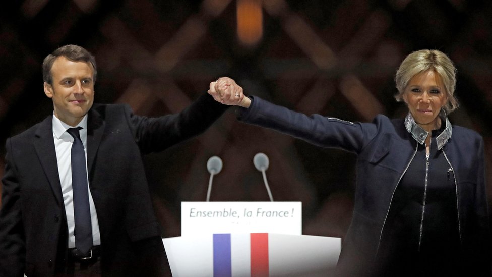 ماكرون يبدأ تشكيل حكومة فرنسية جديدة
