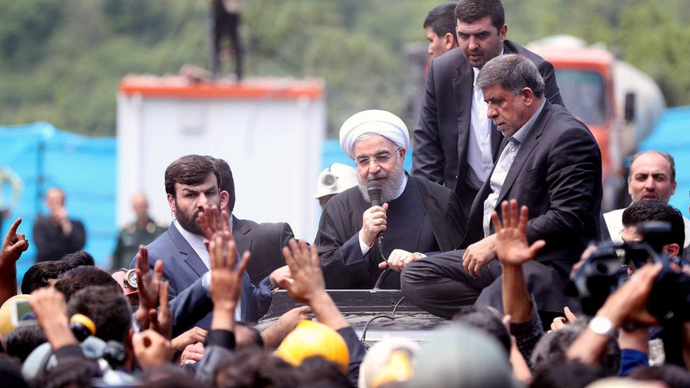 يخوض روحاني معركة انتخابية شرسة من أجل إعادة انتخابه لدورة جديدة في الانتخابات الرئاسية المقبلة