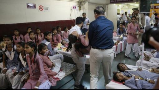 نقل 200 تلميذة إلى المستشفيات بعد تعرضن لتسرب غاز في العاصمة دلهي بالهند