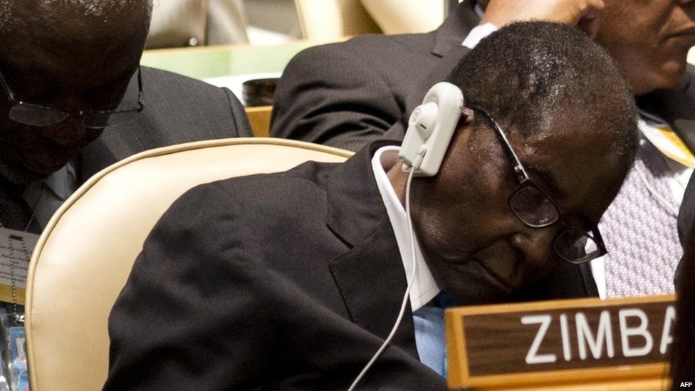 ثارت تكهنات بشأن صلاحية روبرت موغابي رئيس زيمبابوي البالغ من العمر 93 عاما لأداء مهام الرئيس