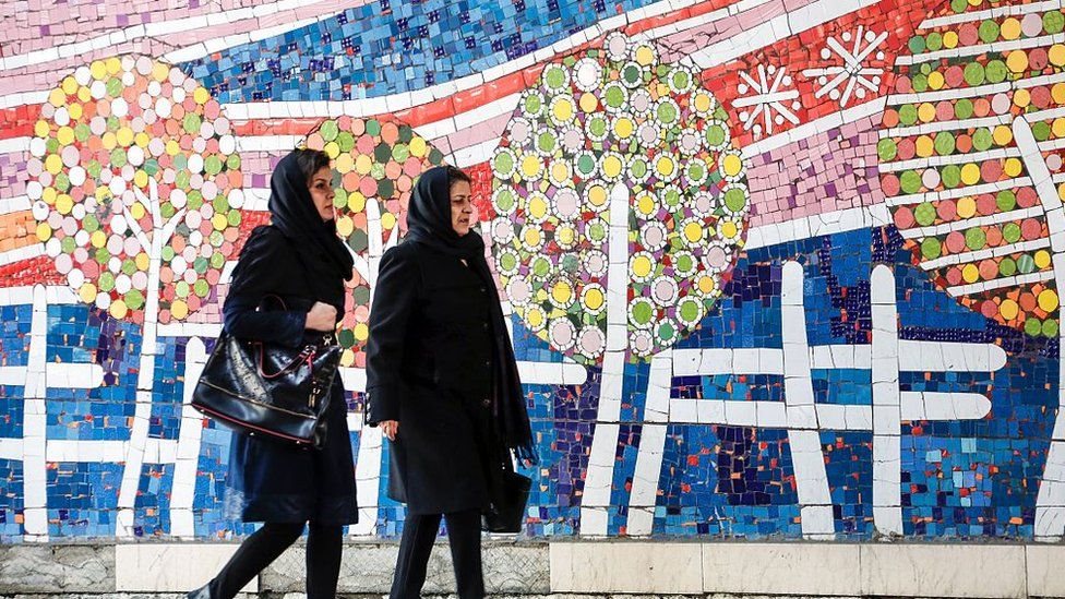 النساء يشكلن تقريبا نصف عدد الناخبين في الانتخابات الرئاسية الإيرانية