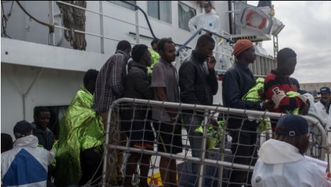 خفر السواحل في ليبيا وإيطاليا ينقذ خمسة آلاف مهاجر في ثلاثة أيام