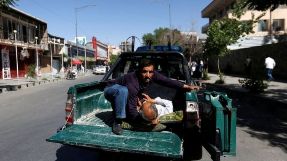 عشرات القتلى في انفجار انتحاري بسيارة مفخخة بالحي الدبلوماسي في كابول
