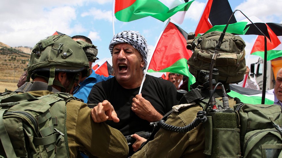 الأسرى الفلسطينيون في سجون إسرائيل ينهون إضرابهم عن الطعام