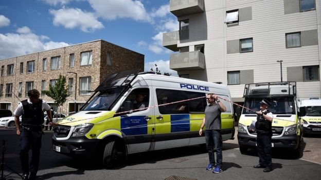 داهمت الشرطة شقة في باركينغ شرقي لندن