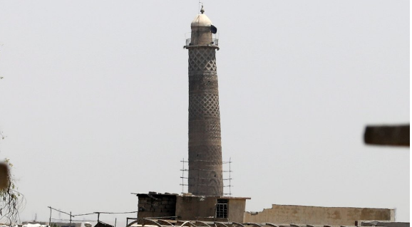 الجيش العراقي: تنظيم الدولة الإسلامية فجر جامع النوري ومأذنته في الموصل