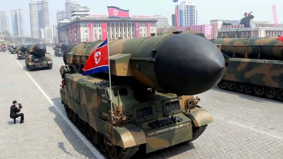 مسؤولون أمريكيون: كوريا الشمالية تجرب صاروخا جديدا
