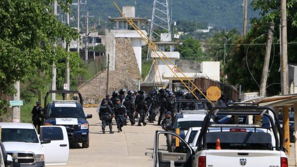 مقتل 28 نزيلا في قتال بين عصابات داخل سجن شديد الحراسة بالمكسيك