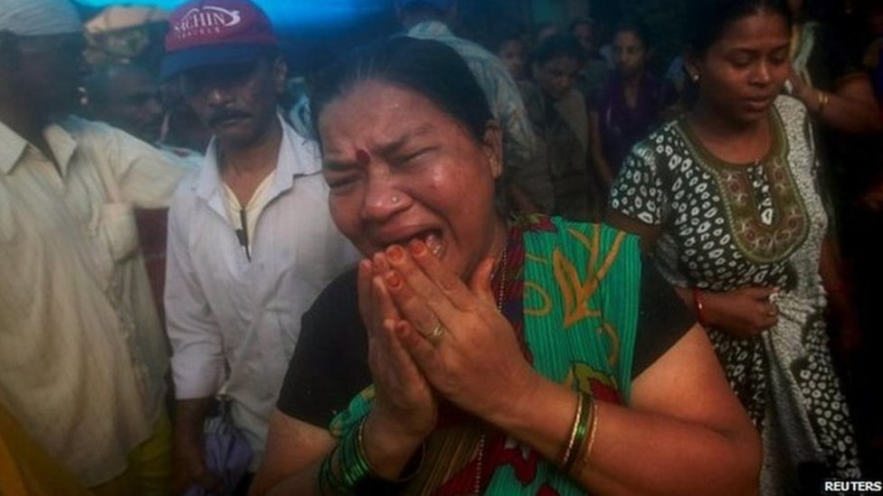 موت 12 شخصا بعد احتساء خمور سامة في الهند