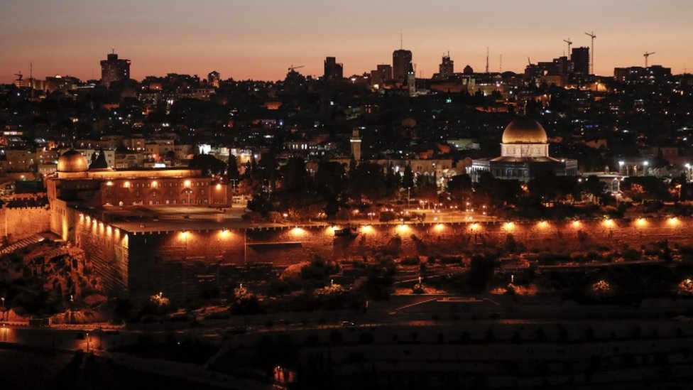 أغلقت السلطات الإسرائيلية السبت الحرم القدسي لليوم الثاني على التوالي