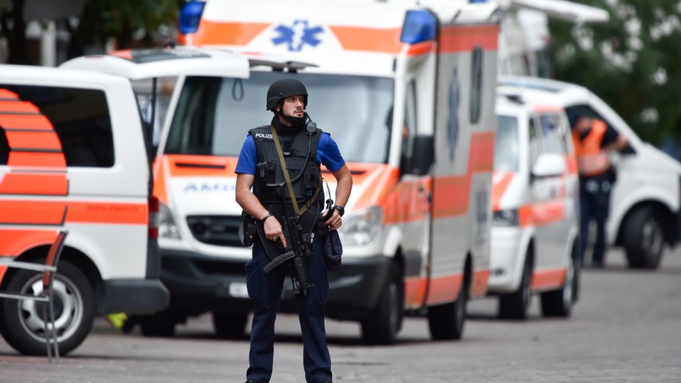 إصابة 5 أشخاص في هجوم بمنشار آلي في سويسرا
