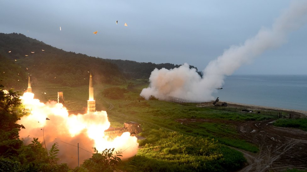 نفذت الولايات المتحدة وكوريا الجنوبية مناورة عسكرية باستخدام الذخيرة الحية وصورايخ أرض أرض