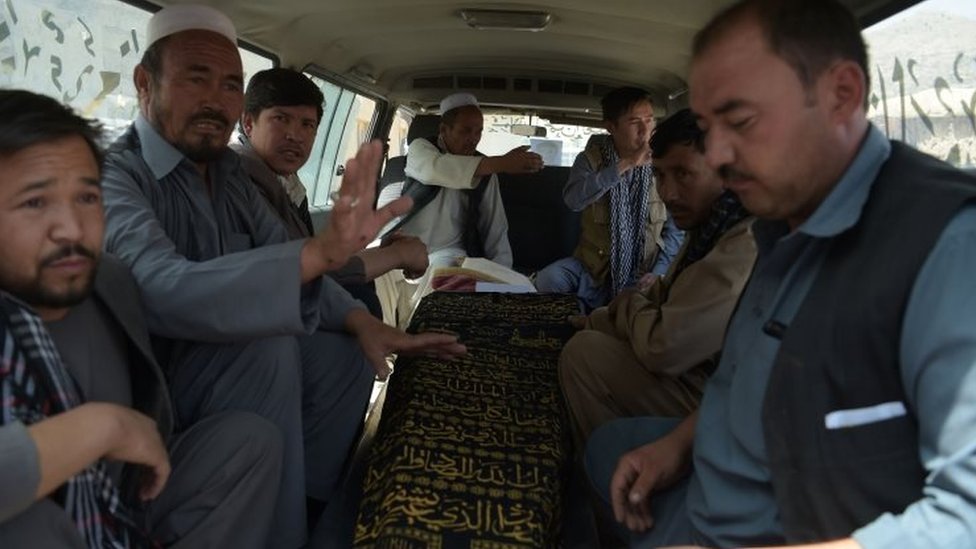 يقوم الشرطة الأفغان بمهام قوات الجيش