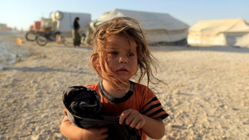 طفلة في مخيم عين عيسى شمالي الرقة