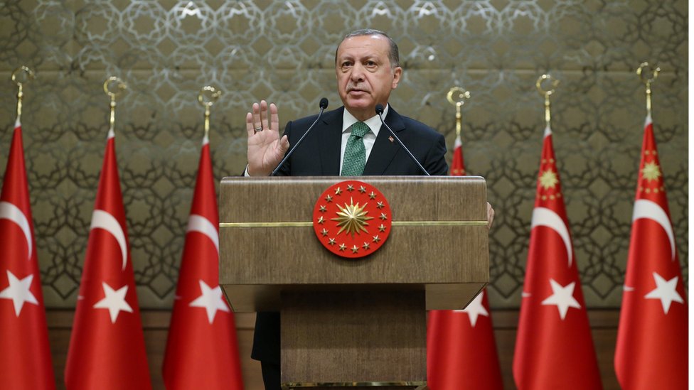 الفايننشال تايمز: اردوغان يعيد تنظيم حزبه وعينه على الانتخابات