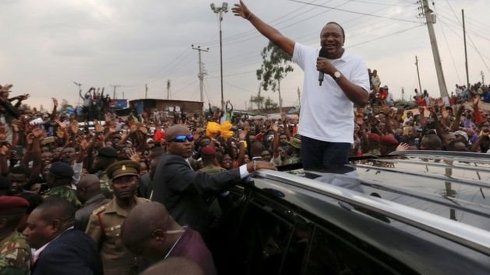 رئيس كينيا أوهورو كينياتا دعا المواطنين في وقت سابق إلى التعامل السلمي مع الأزمة